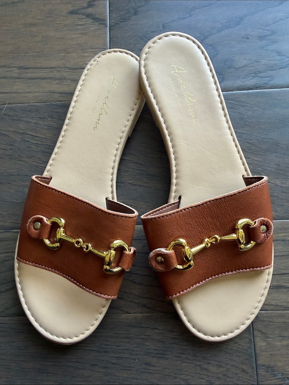 Avellini Sandals

              
Tan Leather sandals  with Gold Bit Detail
